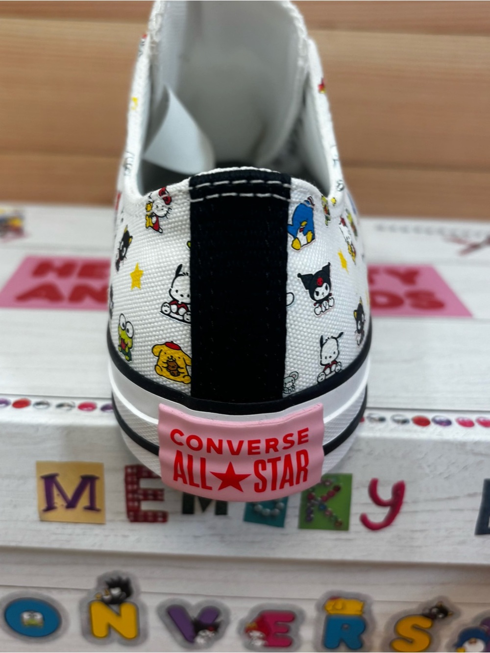 Converse HELLO KITTY And Friends Chuck Taylor White Low Sneakers Women’s Sz 8.5 - Picture 7 of 8